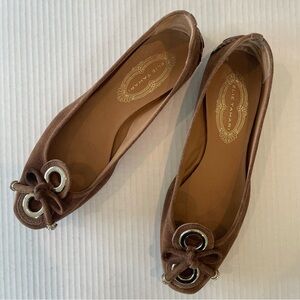 ELIE TAHARI Womens Sz. 8.5 Brown Suede Ballet Jeanine Driving Shoes Grommet Bow